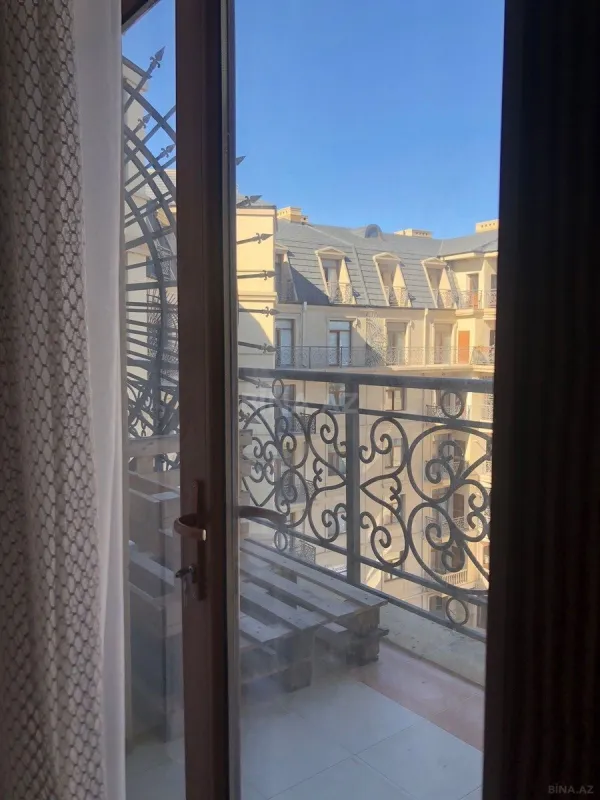 Kirayə verilir 2 otaqlı mənzil 71 m²