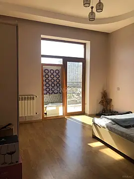 Kirayə verilir 2 otaqlı mənzil 71 m²