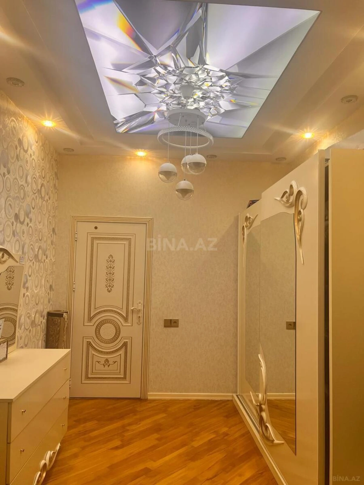 Satılır 3 otaqlı mənzil 111 m²