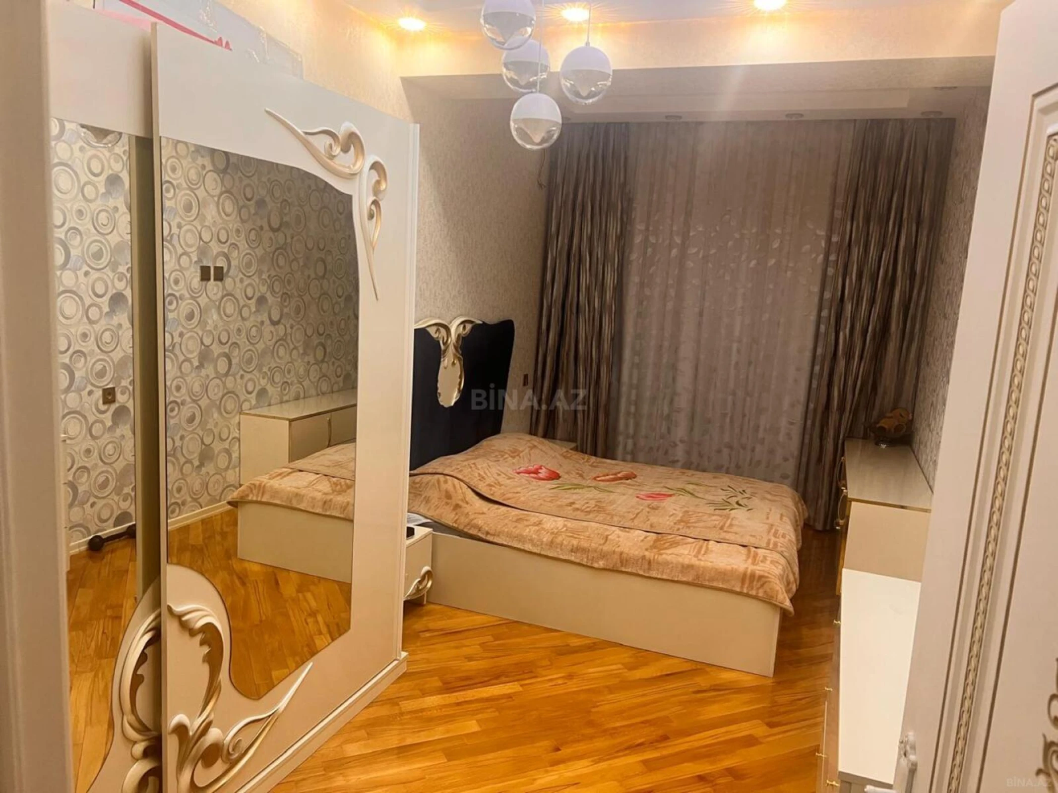 Satılır 3 otaqlı mənzil 111 m²