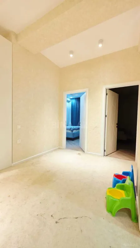 Satılır 3 otaqlı mənzil 122 m²