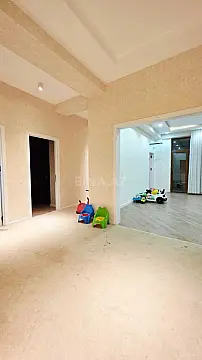 Satılır 3 otaqlı mənzil 122 m²