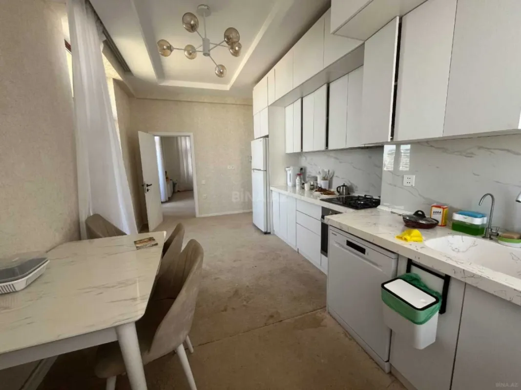 Satılır 3 otaqlı mənzil 122 m²