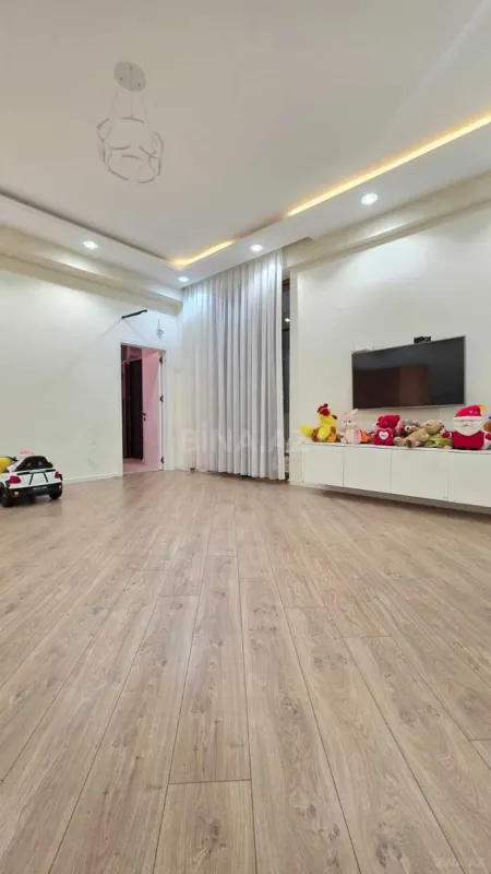 Satılır 3 otaqlı mənzil 122 m²