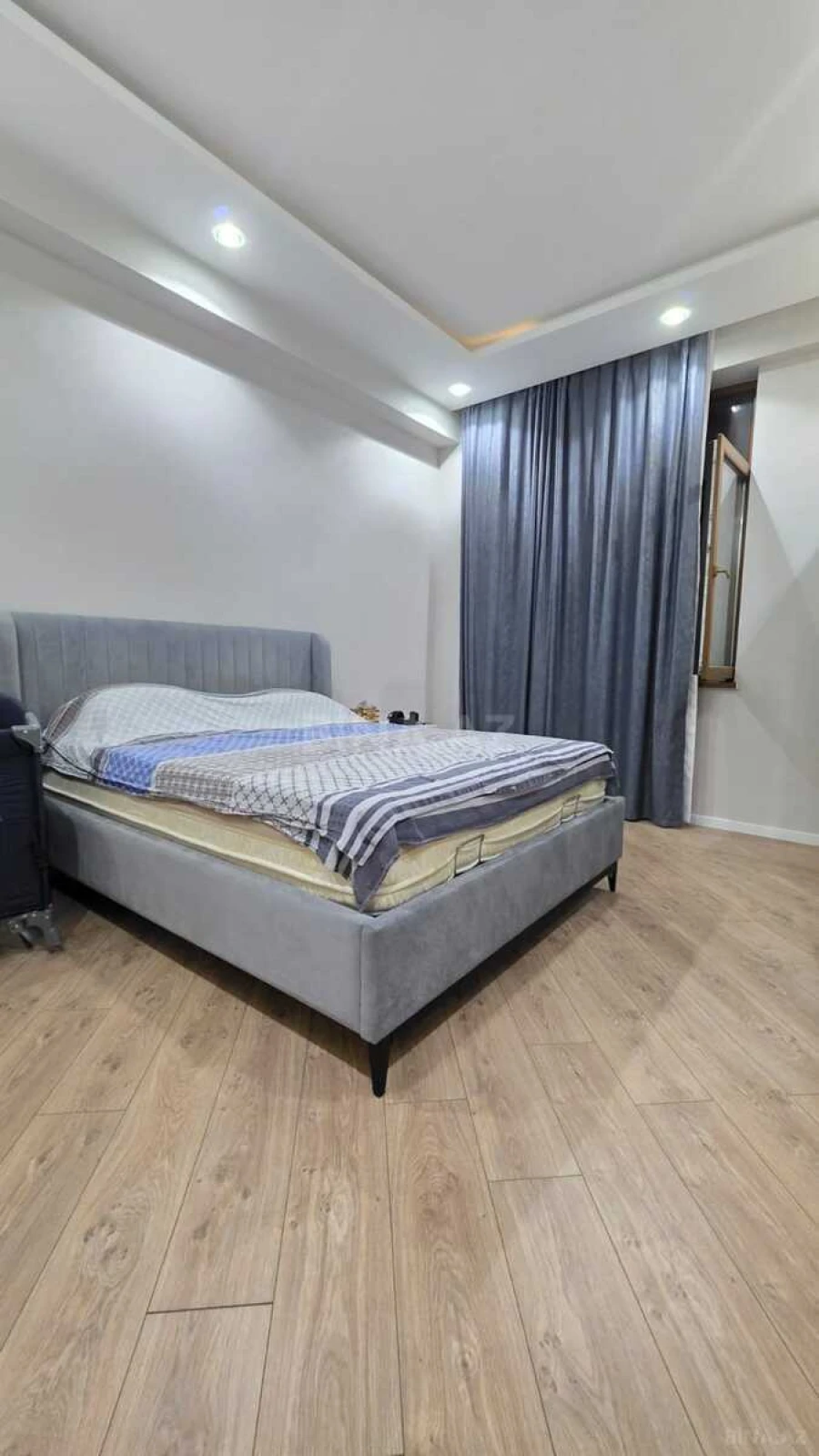 Satılır 3 otaqlı mənzil 122 m²