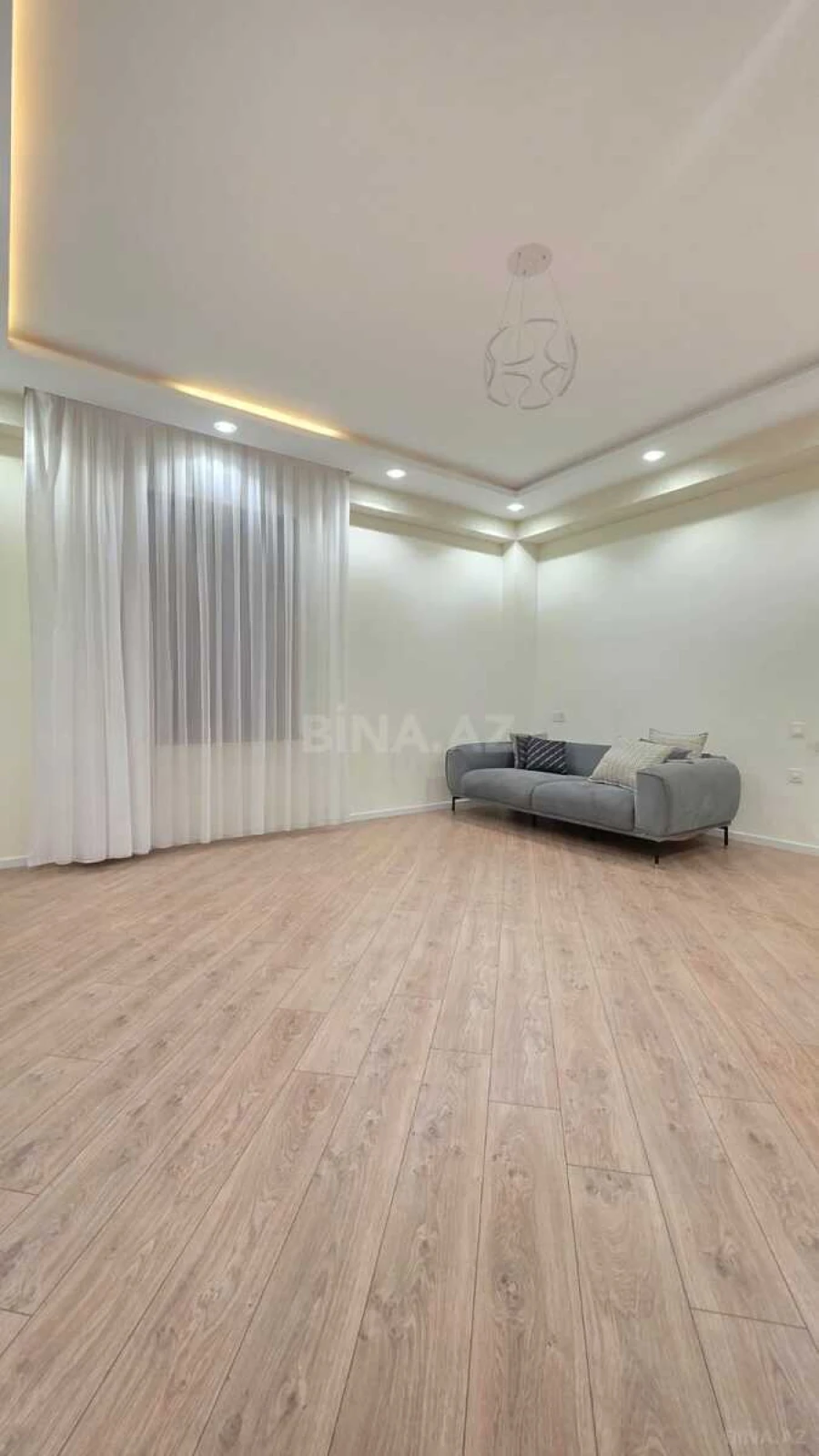 Satılır 3 otaqlı mənzil 122 m²