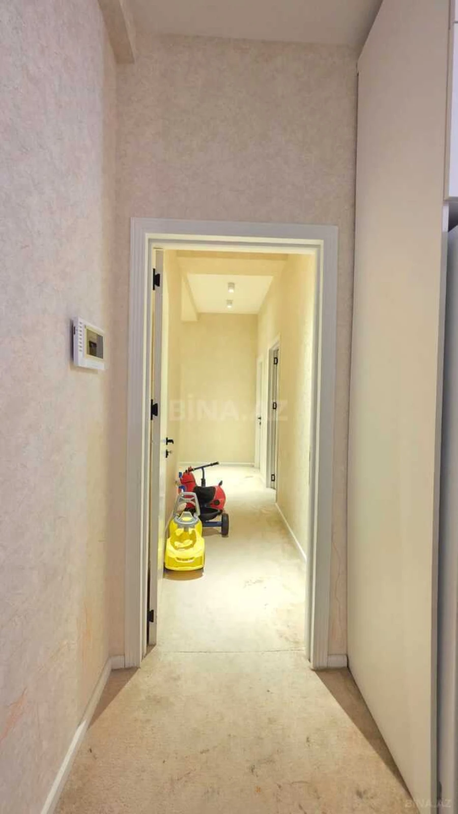 Satılır 3 otaqlı mənzil 122 m²