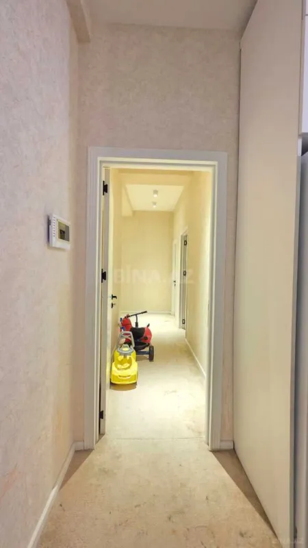 Satılır 3 otaqlı mənzil 122 m²