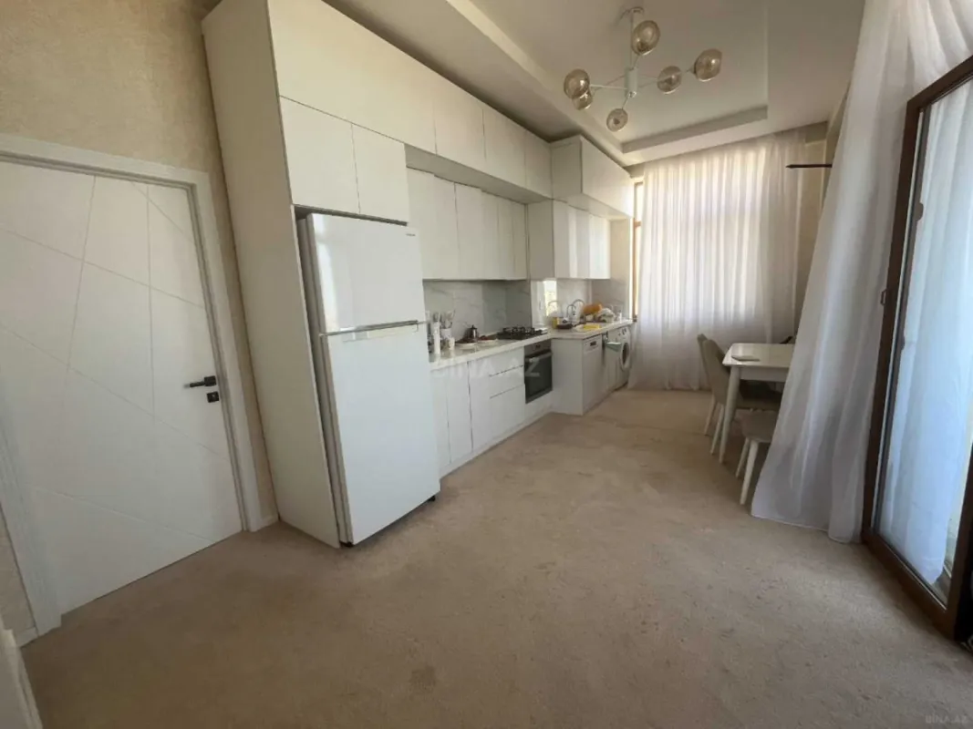 Satılır 3 otaqlı mənzil 122 m²