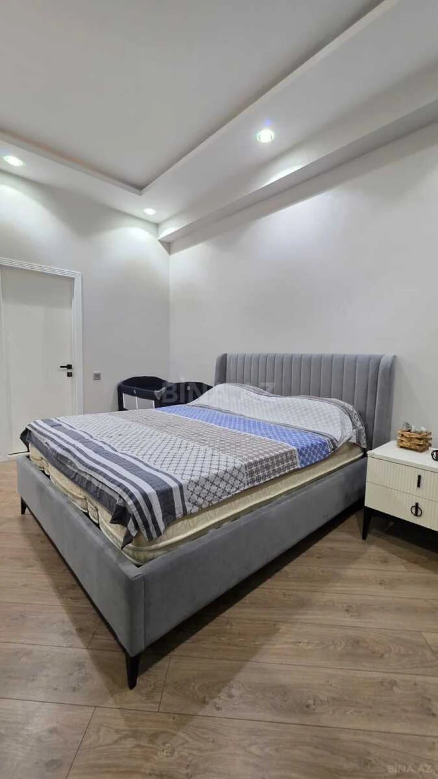 Satılır 3 otaqlı mənzil 122 m²