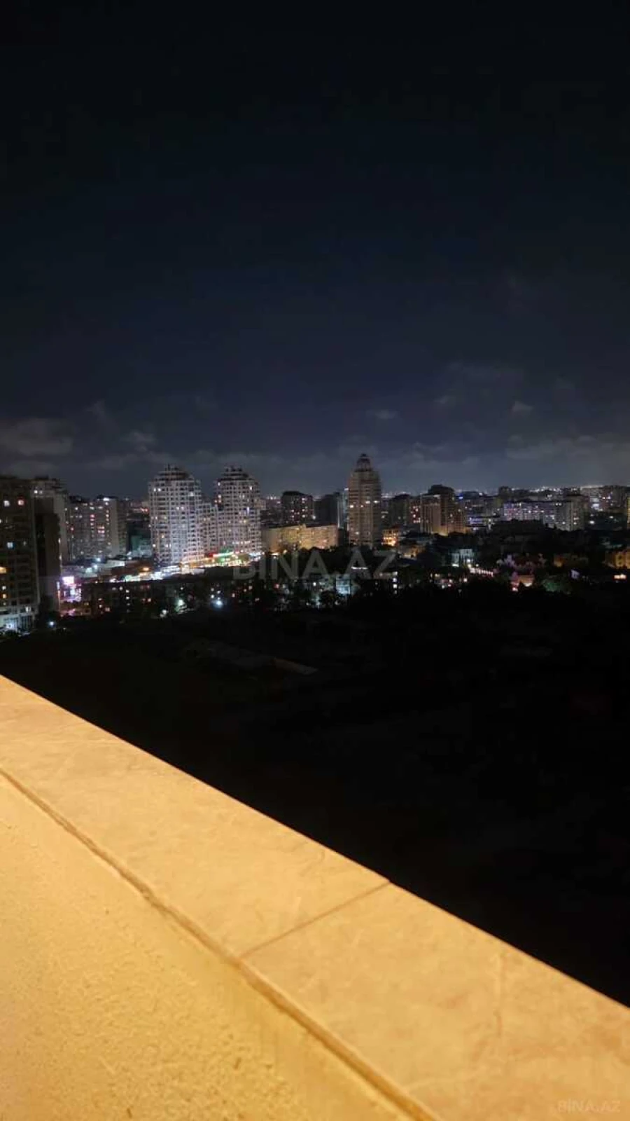 Satılır 3 otaqlı mənzil 122 m²