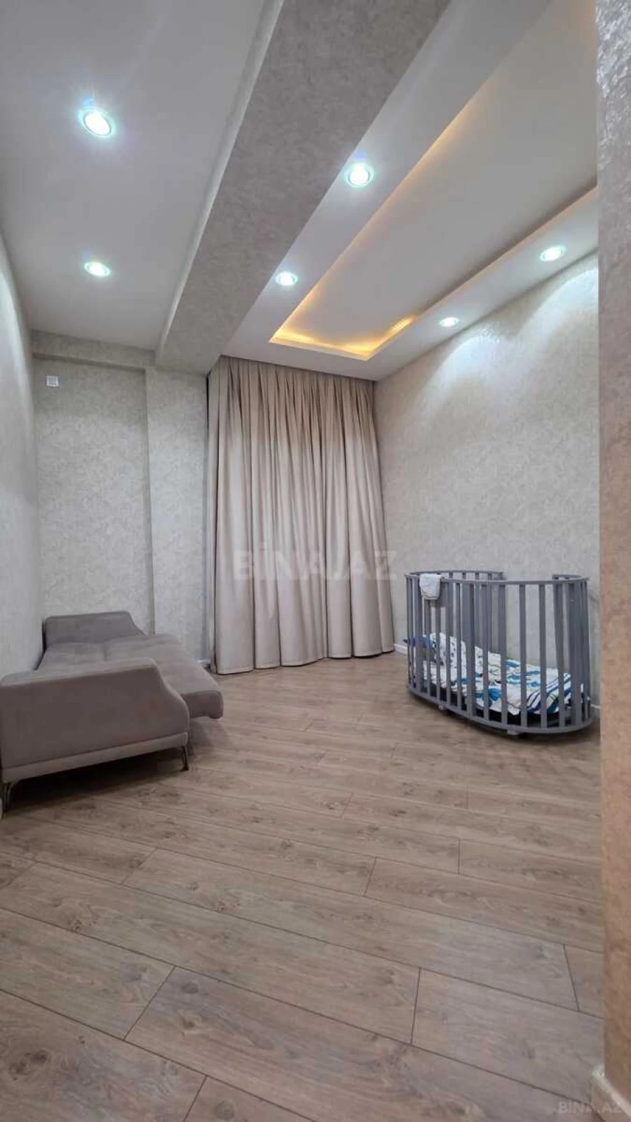 Satılır 3 otaqlı mənzil 122 m²