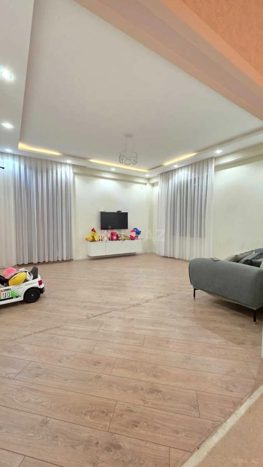 Satılır 3 otaqlı mənzil 122 m²