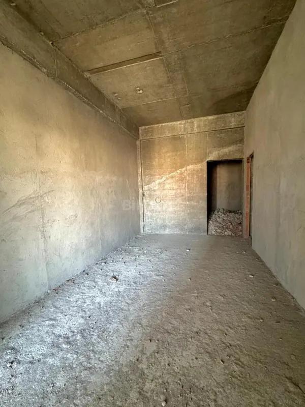 Satılır 5 otaqlı mənzil 295 m²