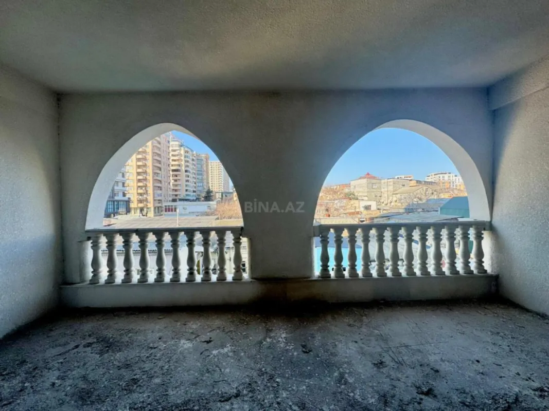 Satılır 5 otaqlı mənzil 295 m²