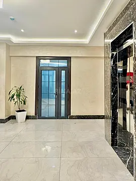 Satılır 5 otaqlı mənzil 295 m²