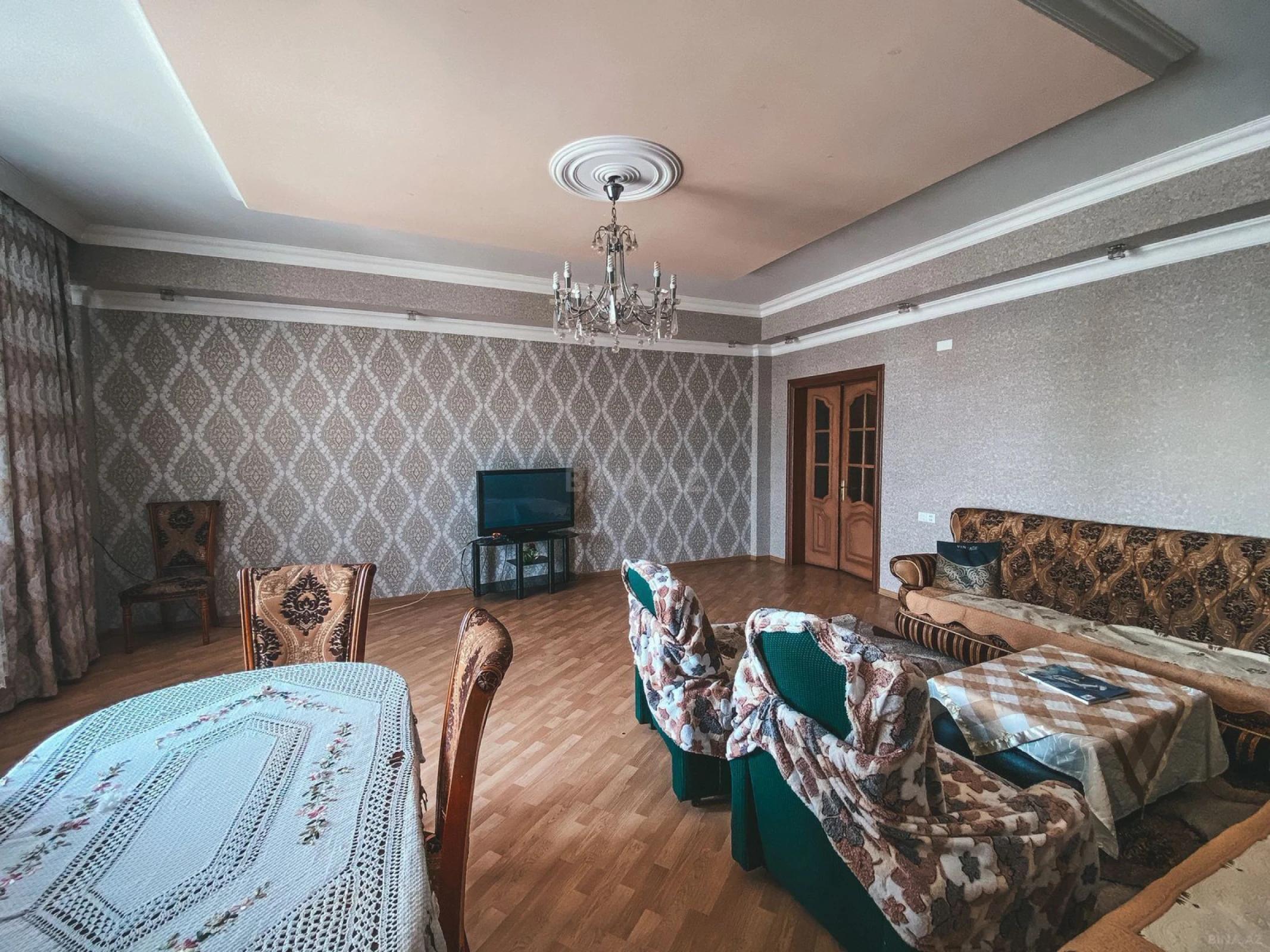 Kirayə verilir 3 otaqlı mənzil 160 m²