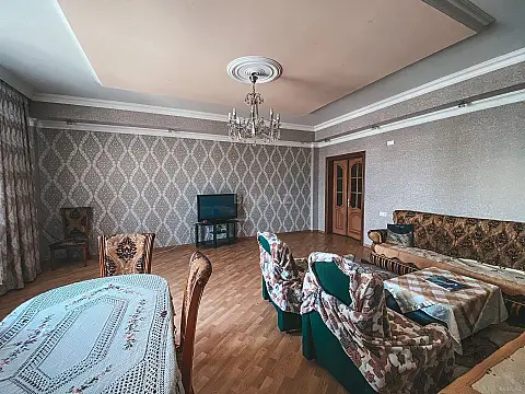 Kirayə verilir 3 otaqlı mənzil 160 m²