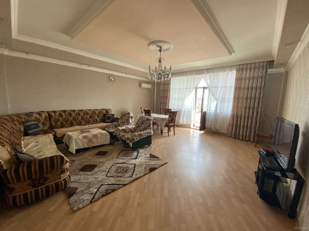 Kirayə verilir 3 otaqlı mənzil 160 m²