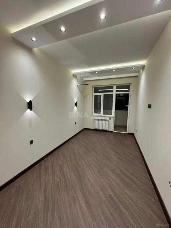 Satılır 3 otaqlı mənzil 136 m²