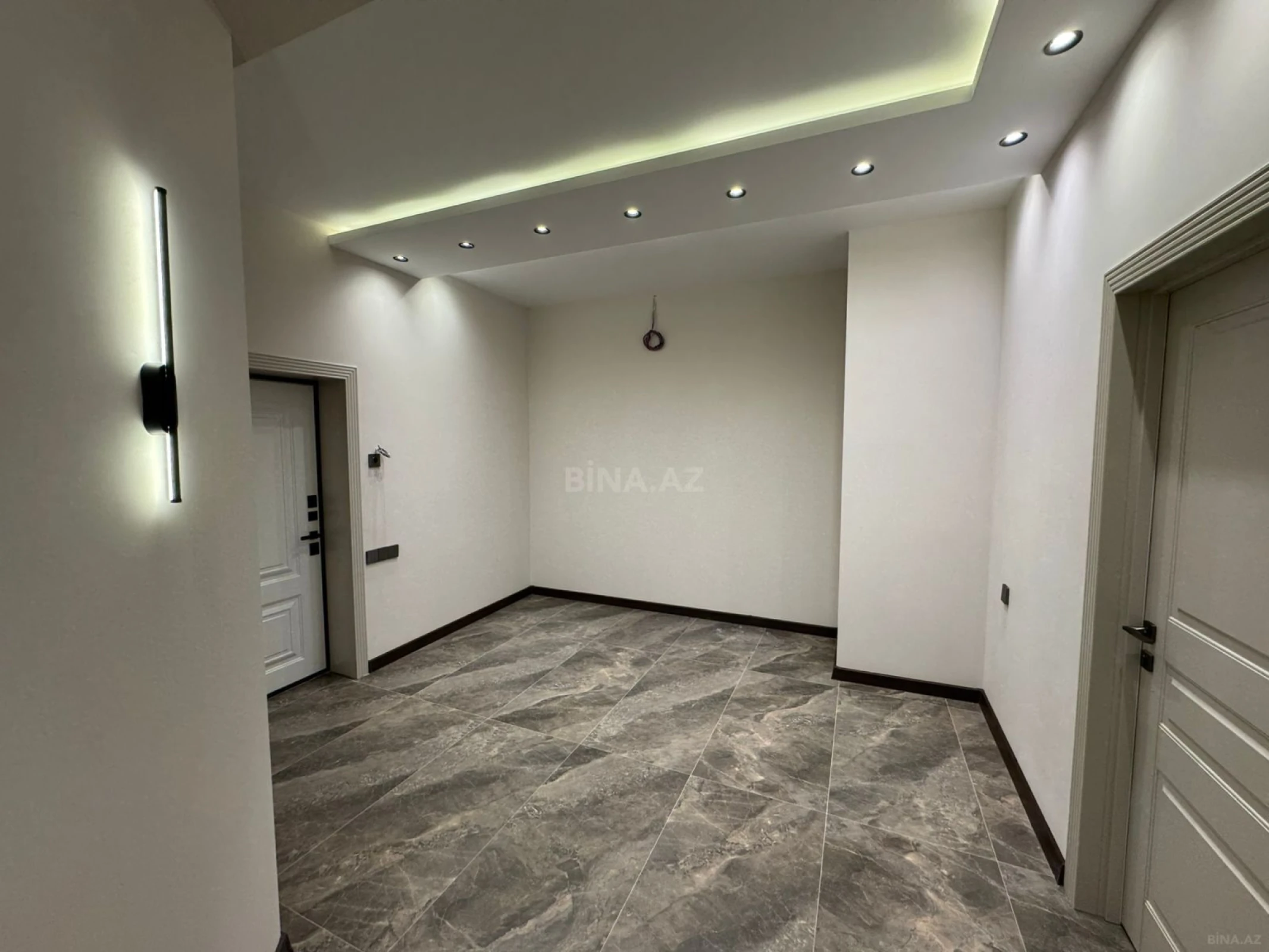 Satılır 3 otaqlı mənzil 136 m²