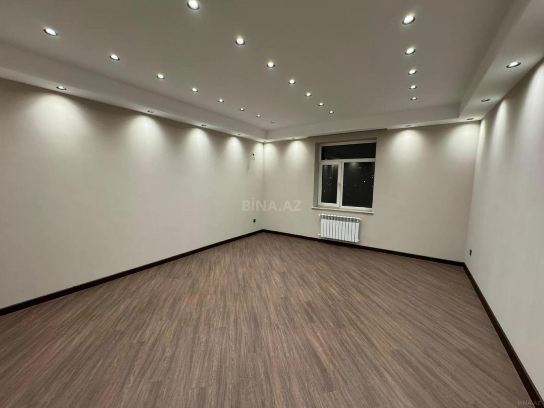 Satılır 3 otaqlı mənzil 136 m²