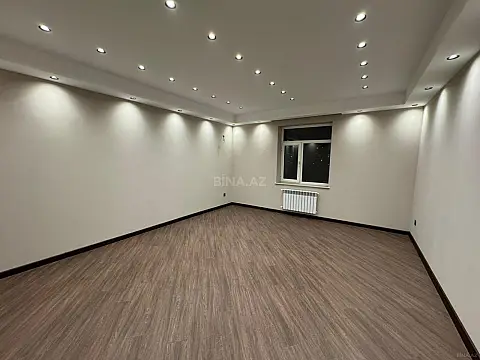 Satılır 3 otaqlı mənzil 136 m²