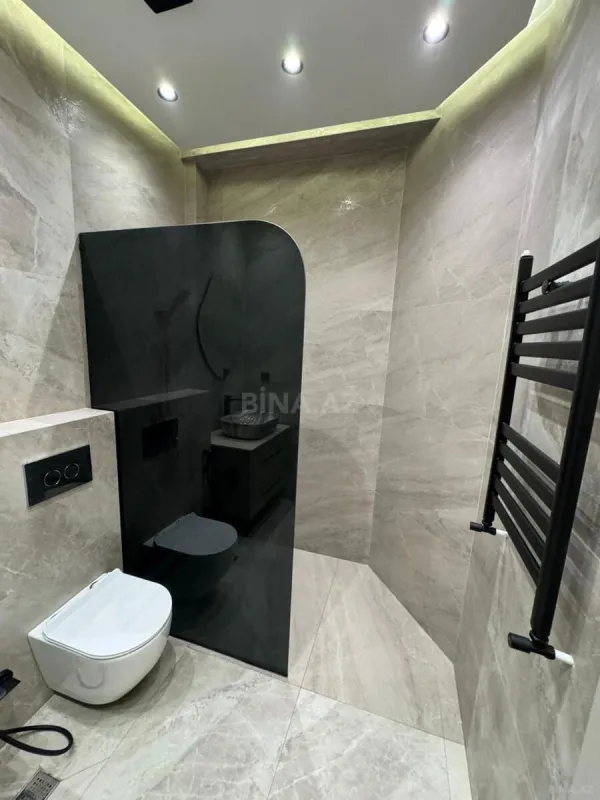 Satılır 3 otaqlı mənzil 136 m²