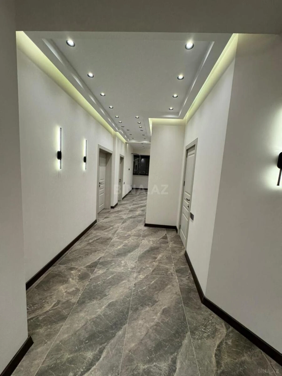 Satılır 3 otaqlı mənzil 136 m²