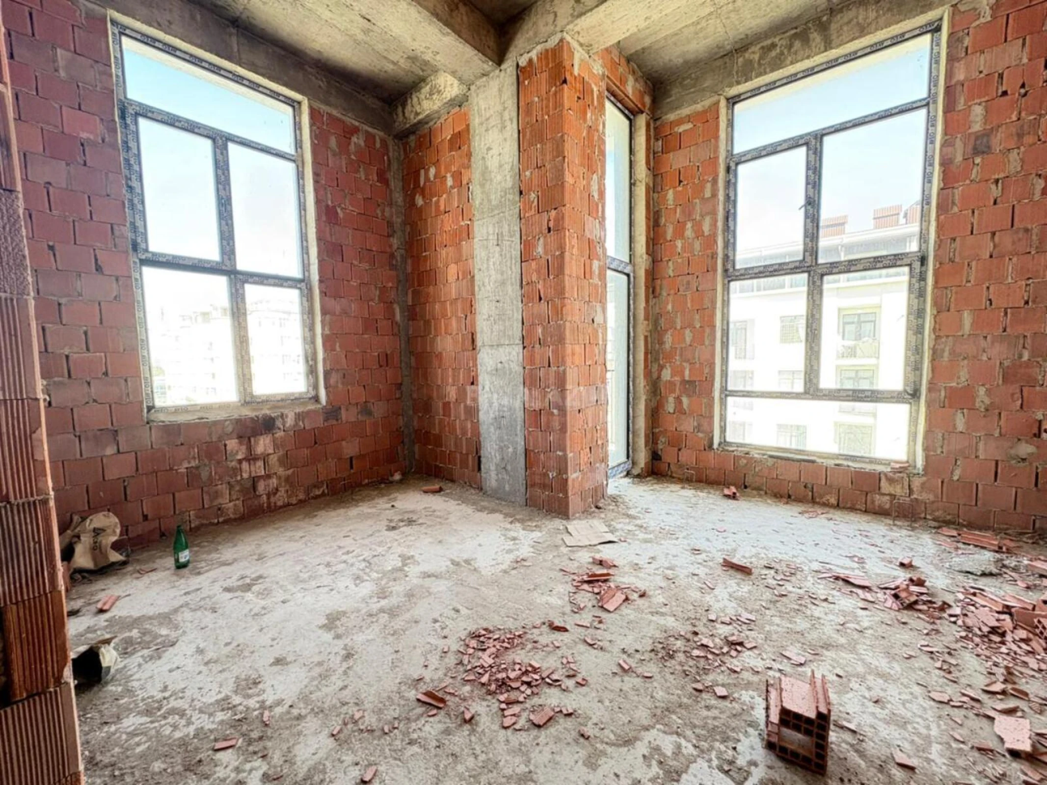 Satılır 3 otaqlı mənzil 106 m²