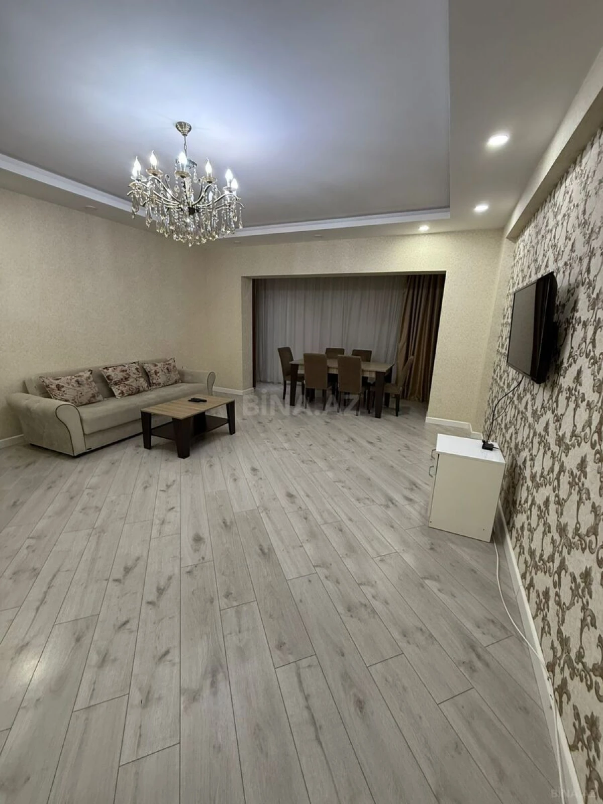 Kirayə verilir 2 otaqlı mənzil 70 m²