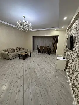 Kirayə verilir 2 otaqlı mənzil 70 m²