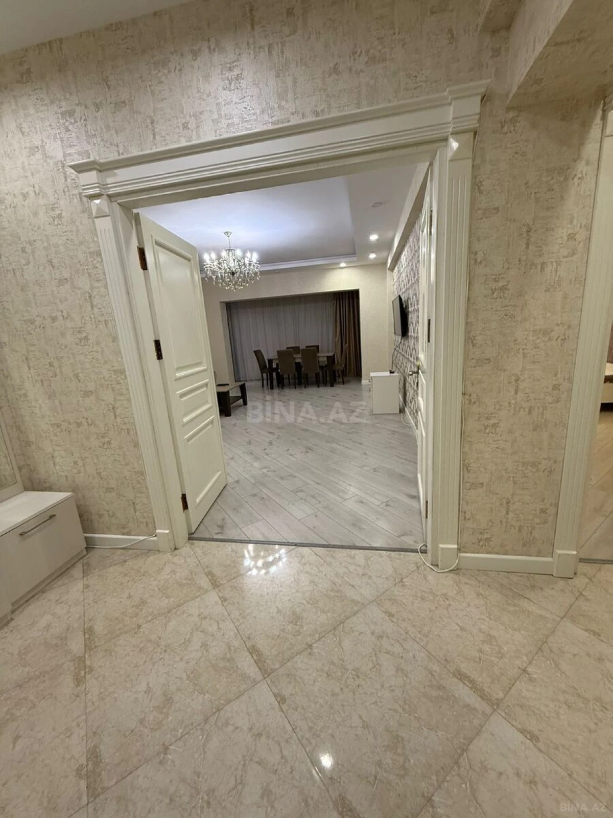 Kirayə verilir 2 otaqlı mənzil 70 m²