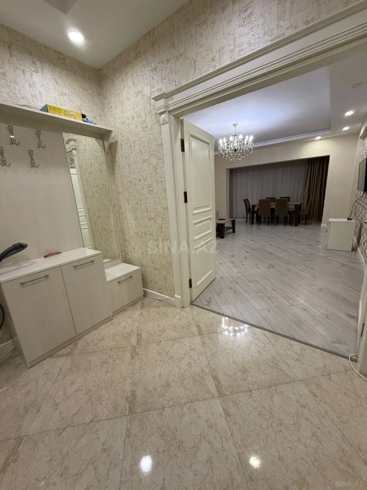 Kirayə verilir 2 otaqlı mənzil 70 m²