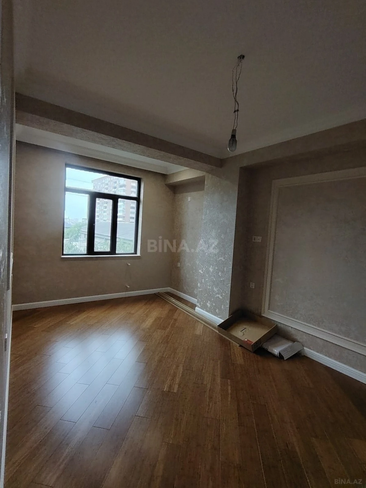 Satılır 4 otaqlı mənzil 143 m²