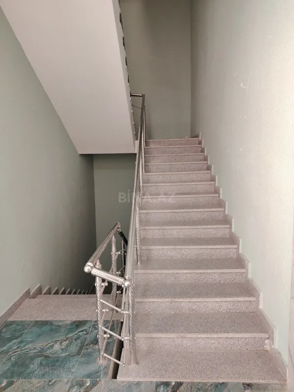 Satılır 4 otaqlı mənzil 143 m²