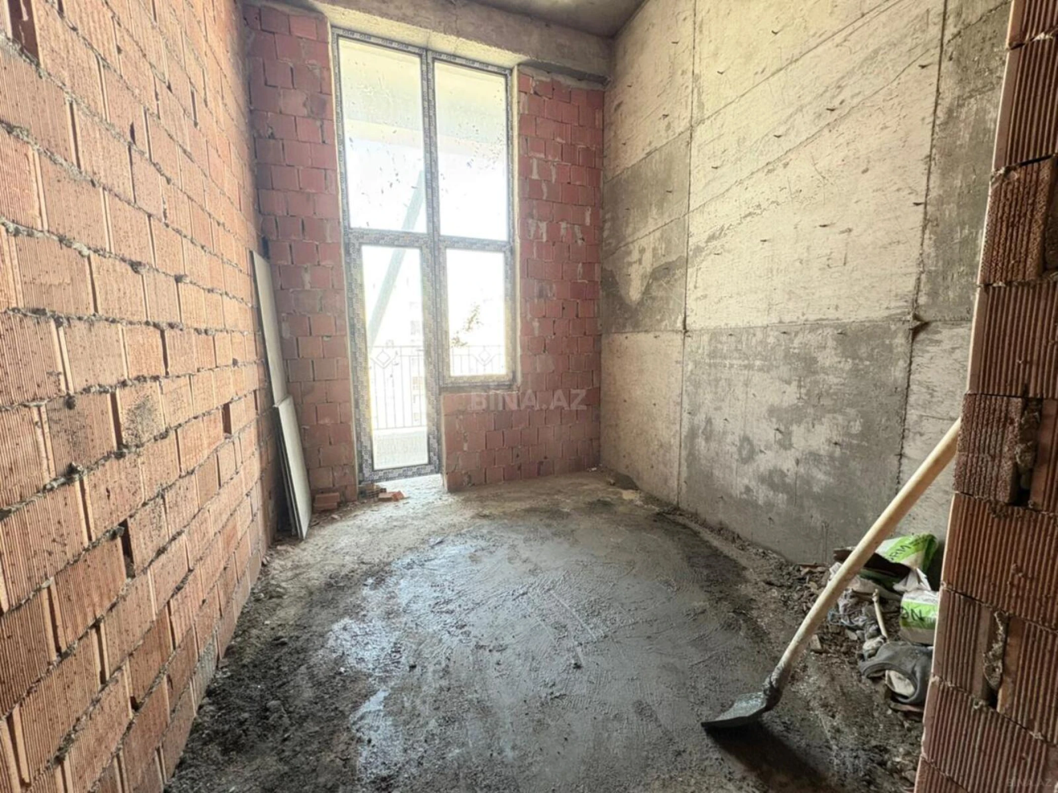 Satılır 4 otaqlı mənzil 165.5 m²