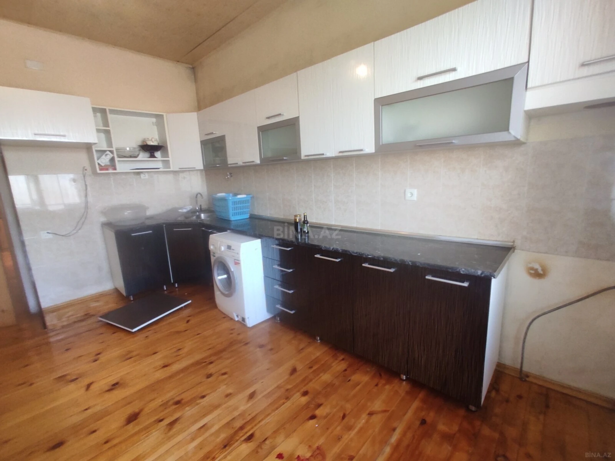 Satılır 8 otaqlı həyət evi 150 m²