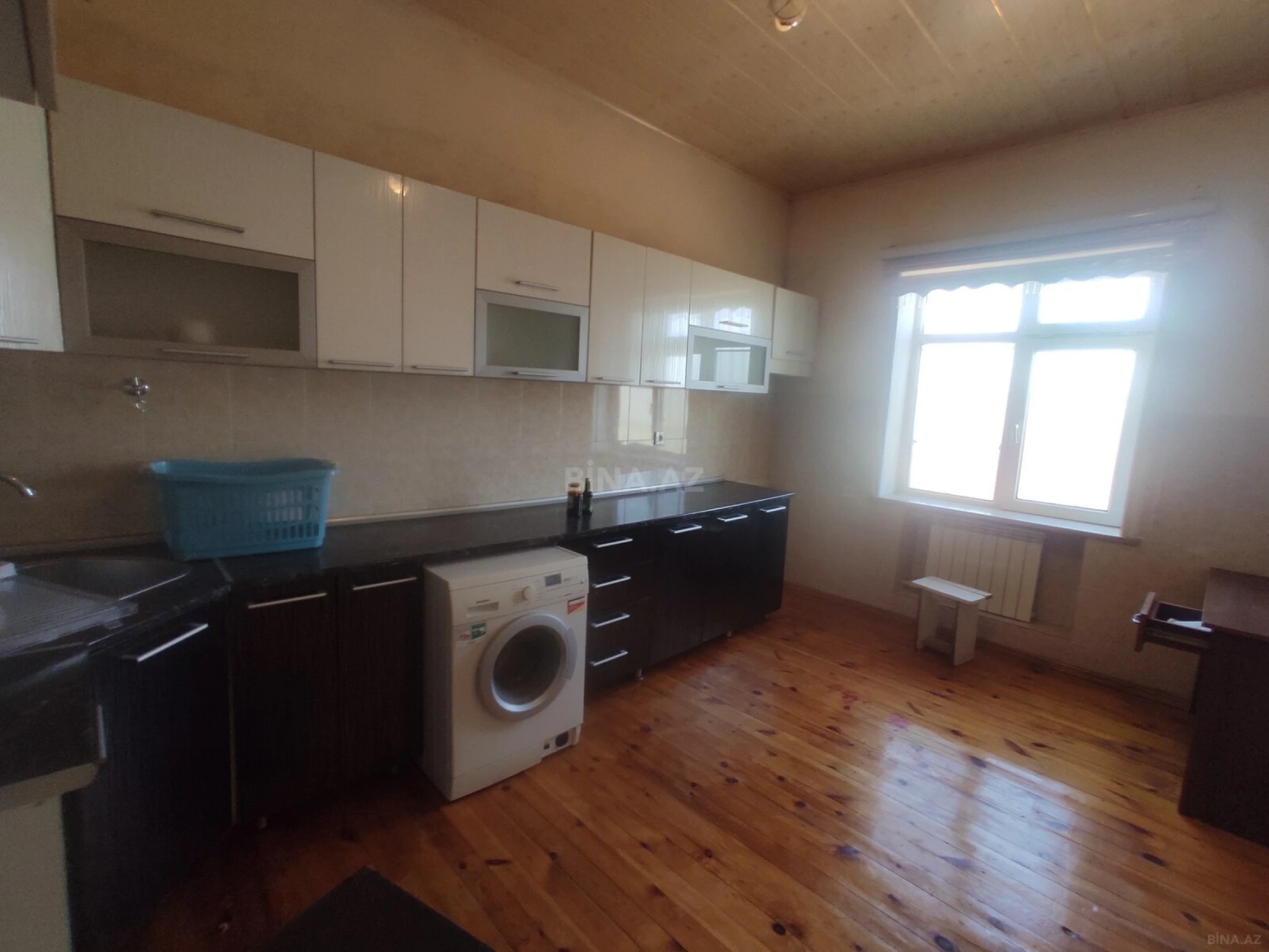 Satılır 8 otaqlı həyət evi 150 m²