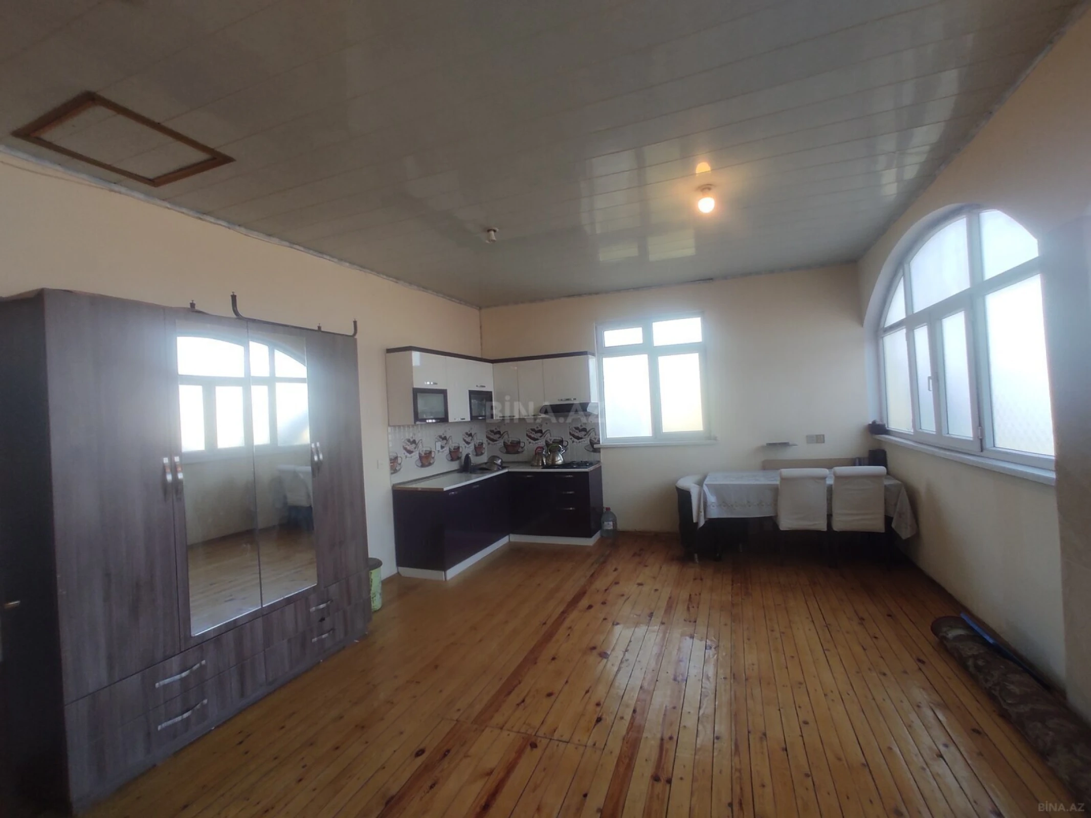 Satılır 8 otaqlı həyət evi 150 m²