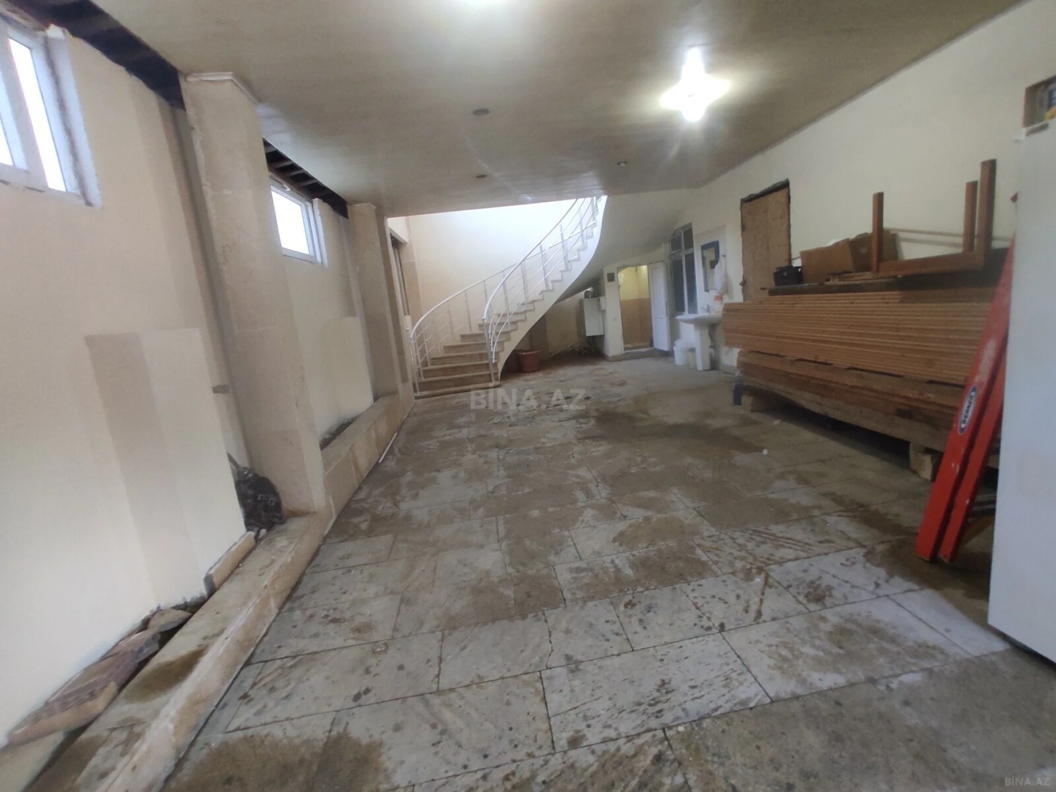 Satılır 8 otaqlı həyət evi 150 m²