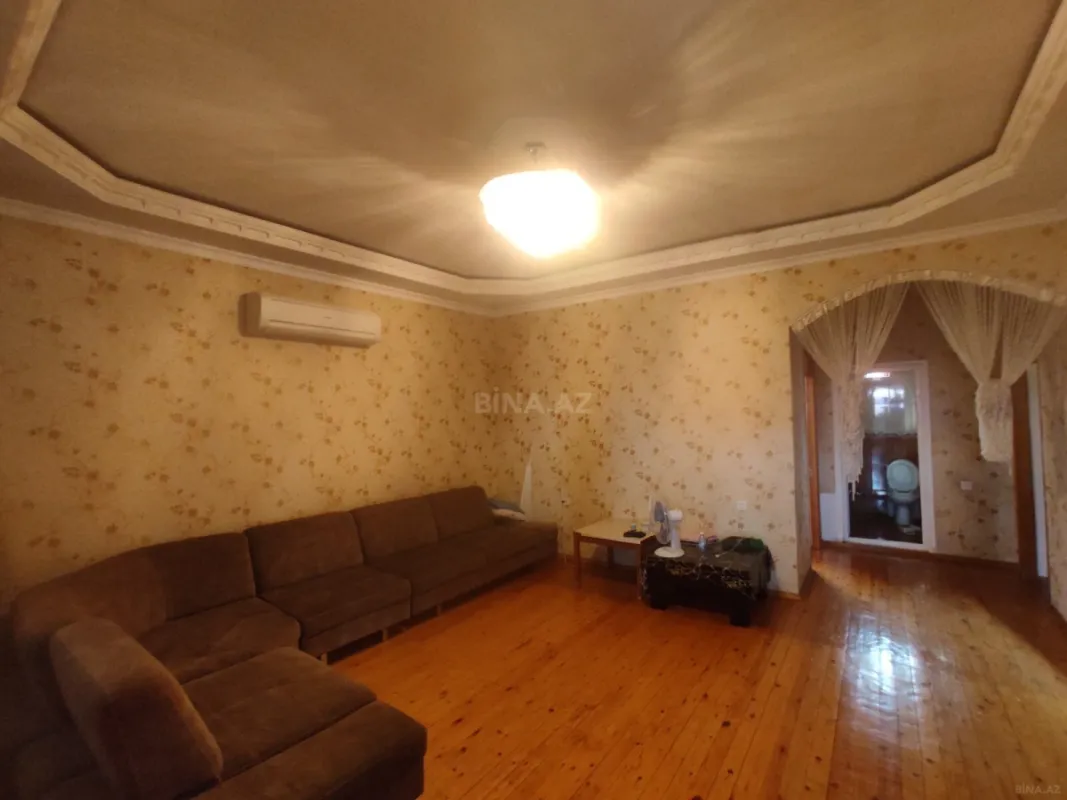 Satılır 8 otaqlı həyət evi 150 m²