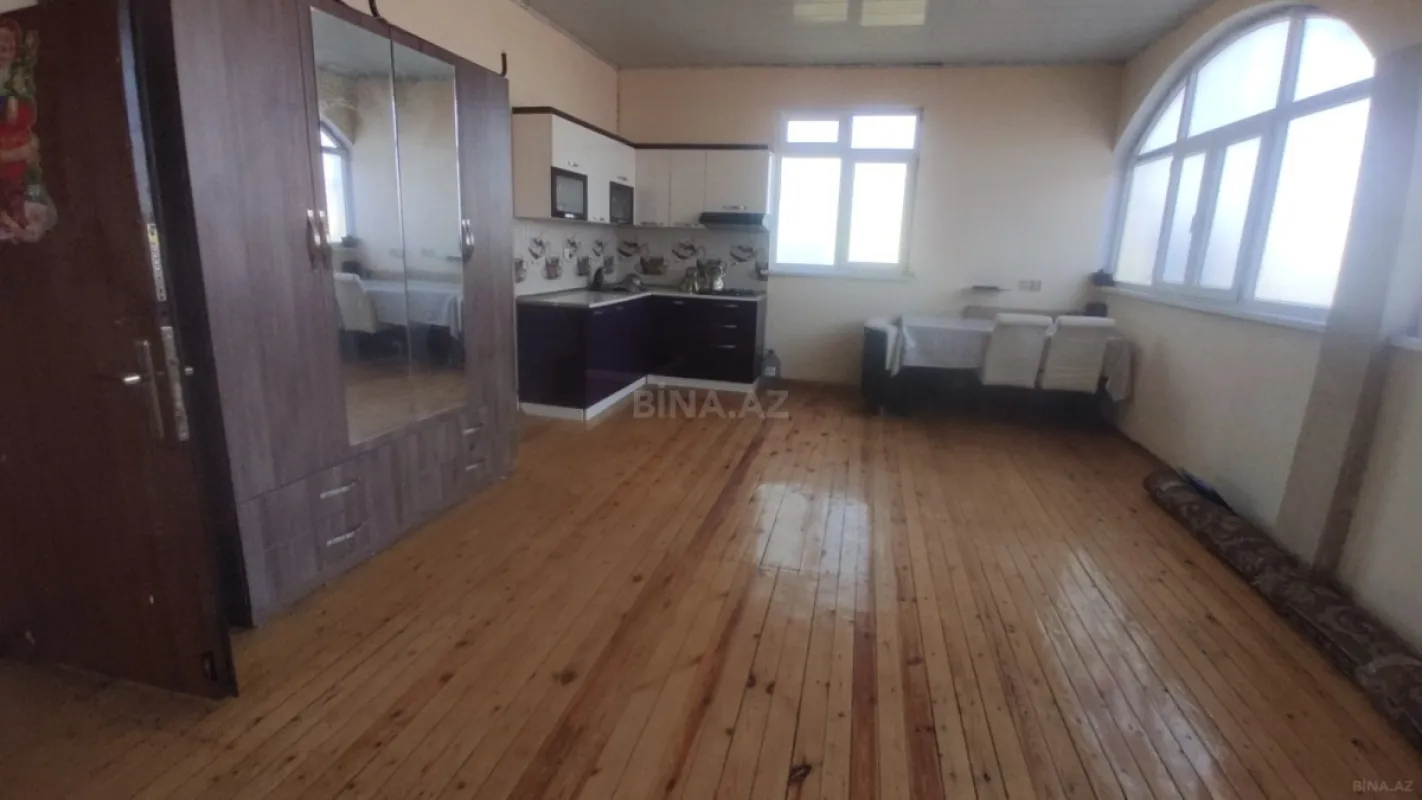 Satılır 8 otaqlı həyət evi 150 m²