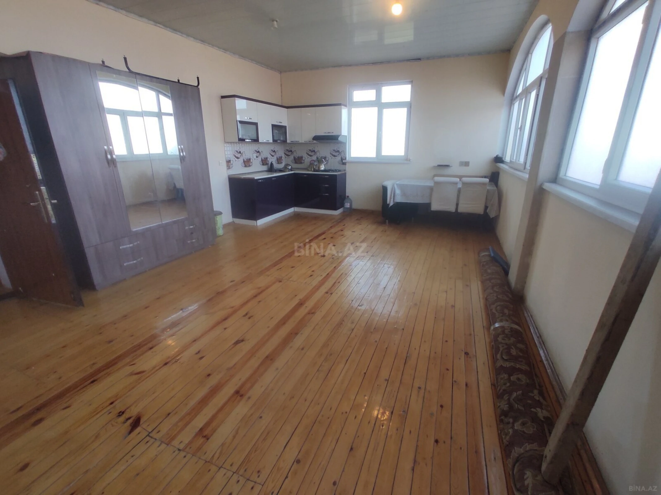 Satılır 8 otaqlı həyət evi 150 m²