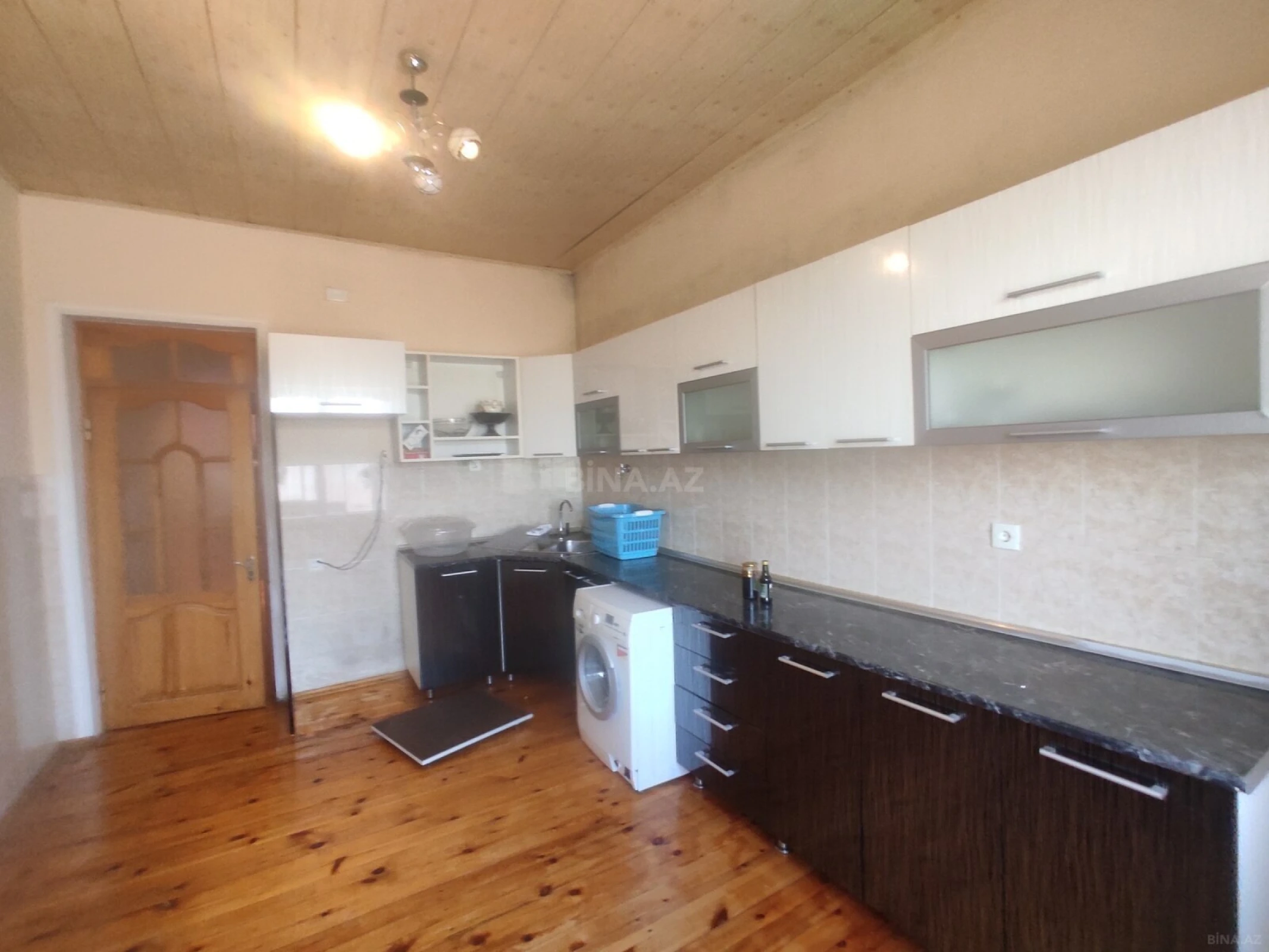 Satılır 8 otaqlı həyət evi 150 m²