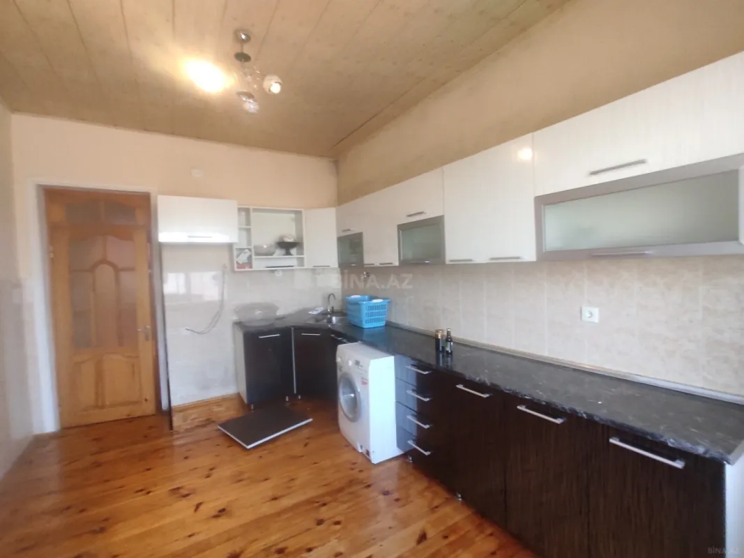 Satılır 8 otaqlı həyət evi 150 m²