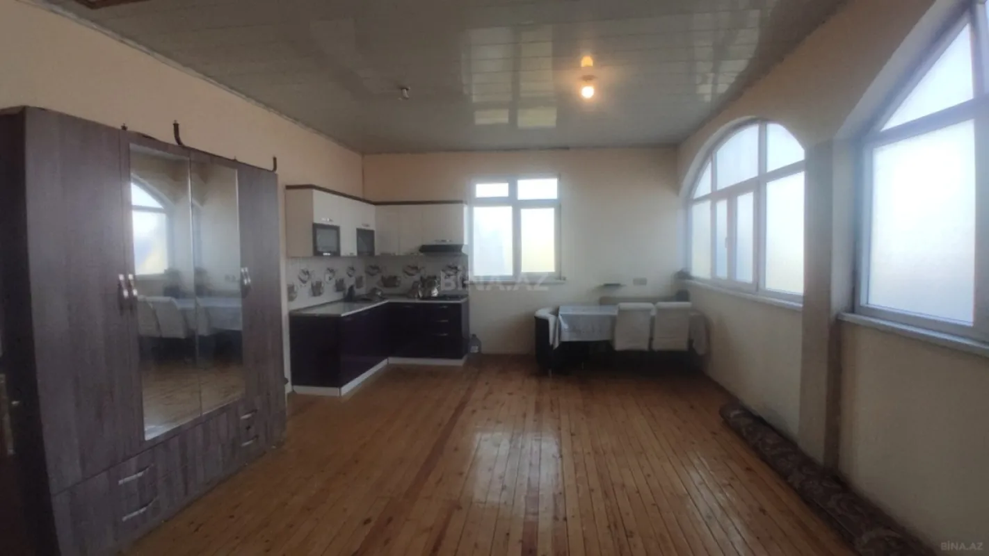 Satılır 8 otaqlı həyət evi 150 m²