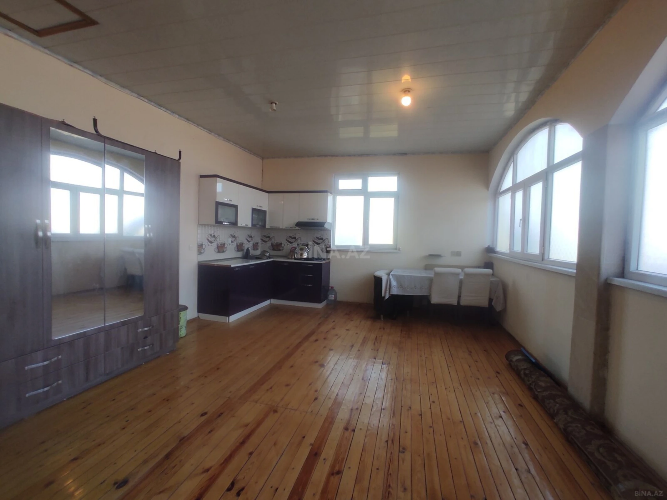 Satılır 8 otaqlı həyət evi 150 m²