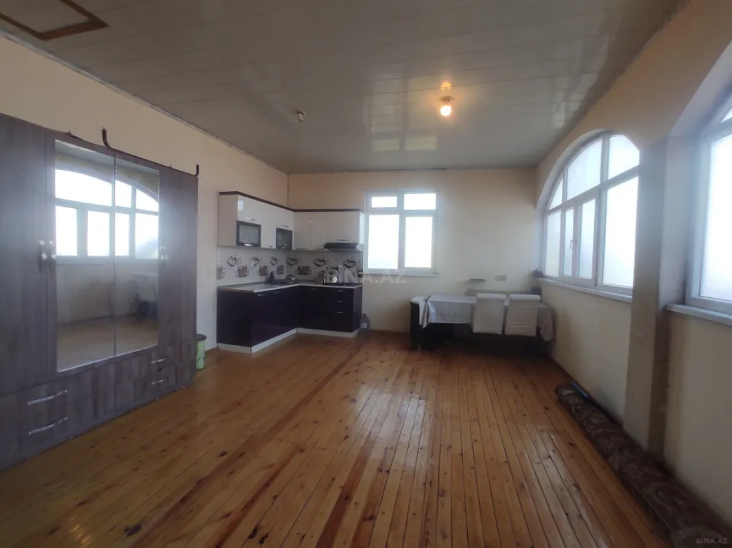 Satılır 8 otaqlı həyət evi 150 m²