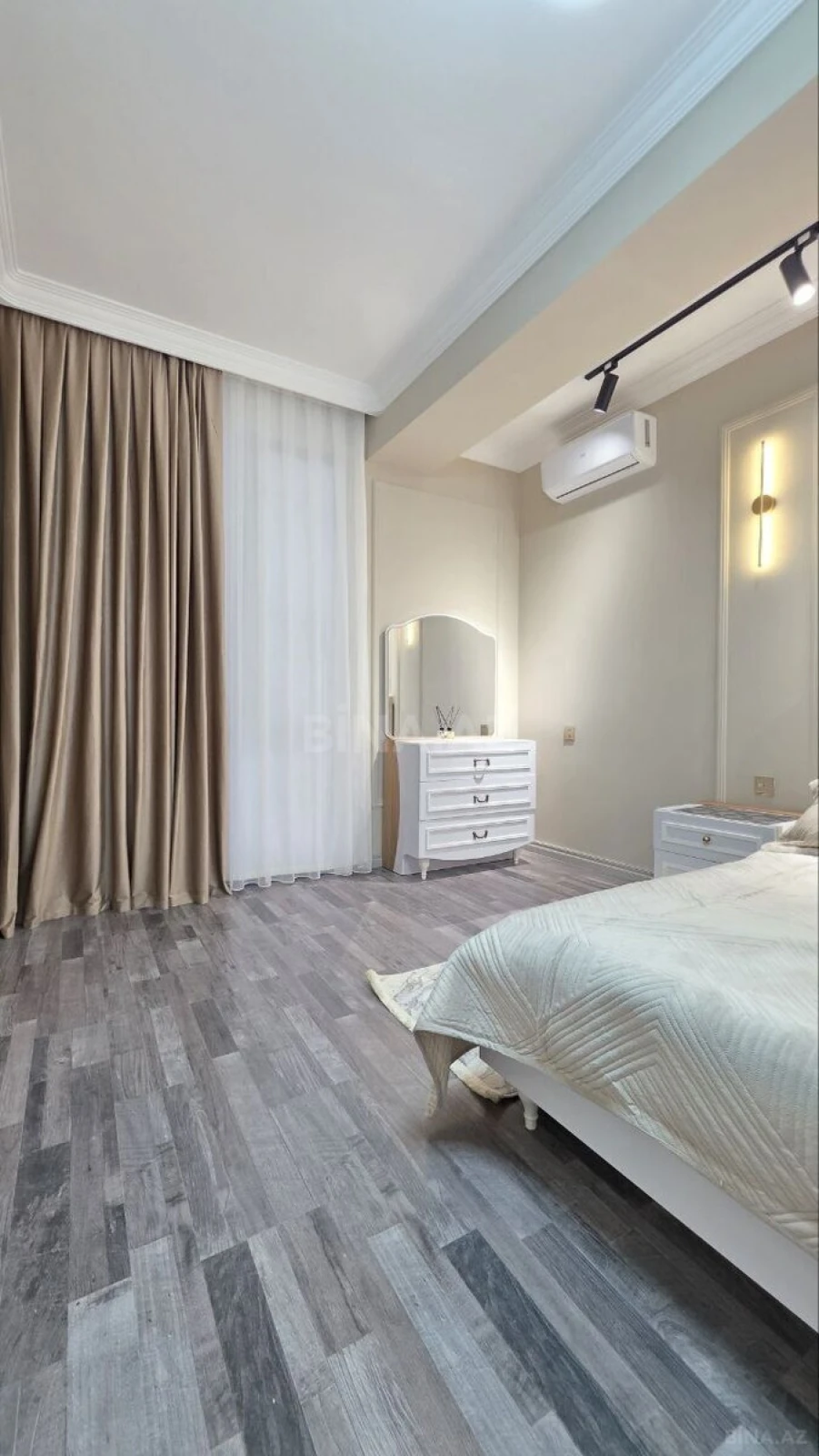 Satılır 2 otaqlı mənzil 98 m²